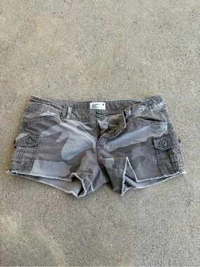 American Eagle Outfitters Camo Cargo Shorts